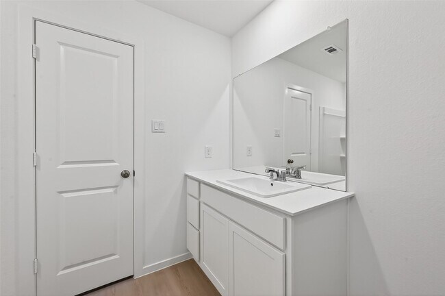 Building Photo - 216 Amy St