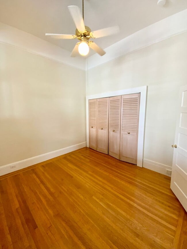 Building Photo - 1BR W/ Large Private Basement Space! HARDWOOD! LAUNDRY ON-SITE!