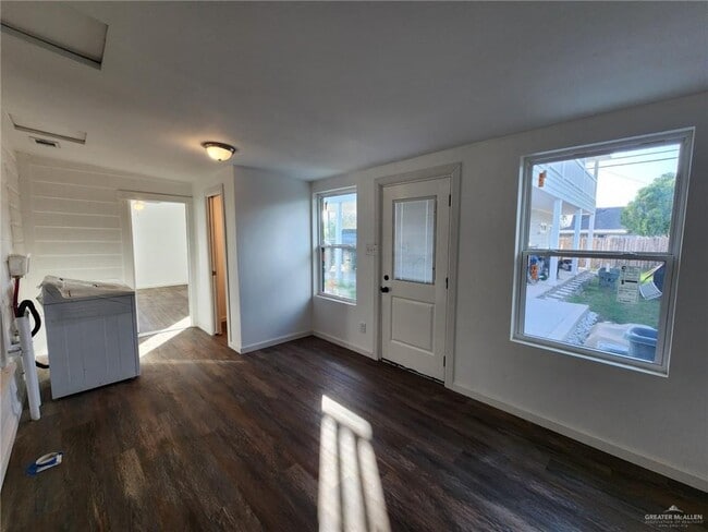 Building Photo - 22 S 6th St