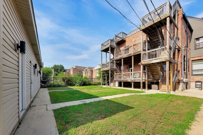 Building Photo - 3330 S Indiana Ave