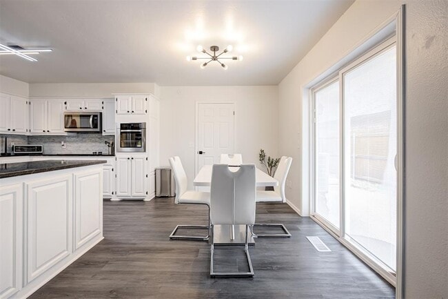 Building Photo - 2820 Dalewood Pl