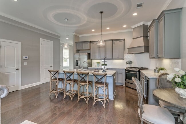 Building Photo - Luxury 3BR/3.5BA Townhome w/ 2-Car Garage in Gated Community