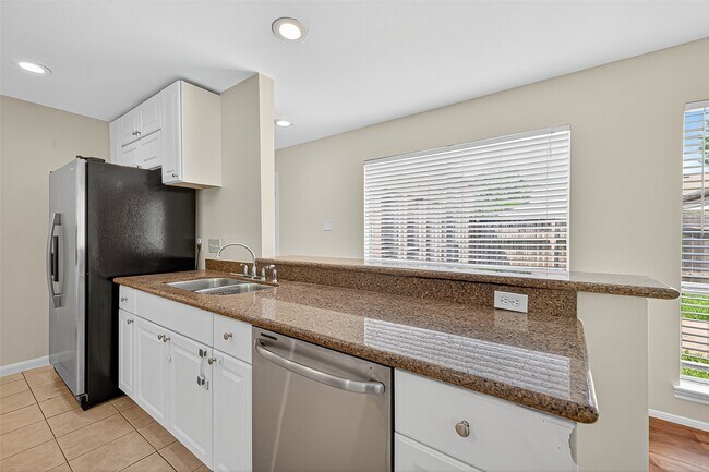 Building Photo - 10815 Shawnbrook Dr