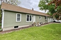 Building Photo - Great 3BR/1BA Champlin Home Available 9/1!