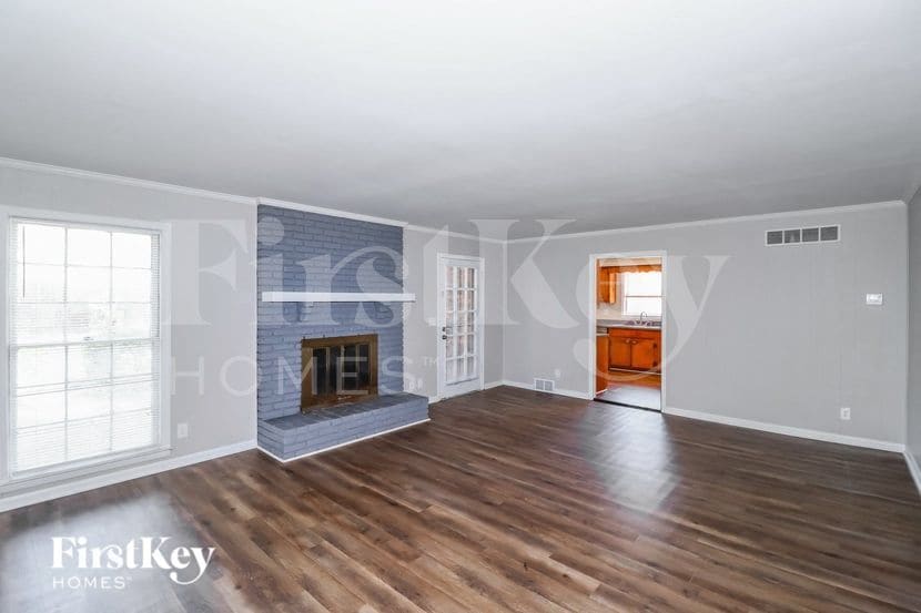 Building Photo - 5130 Kingswood Cir
