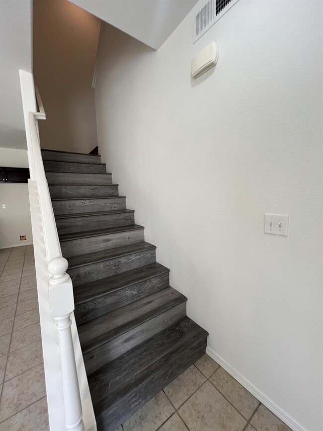 Building Photo - 3621 W Pomegranate Ln