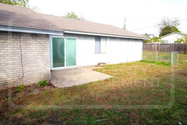 Building Photo - 2002 Sherman Dr