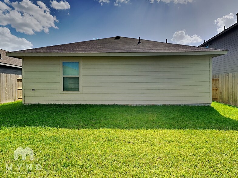 Building Photo - 18559 Cepagatti Dr