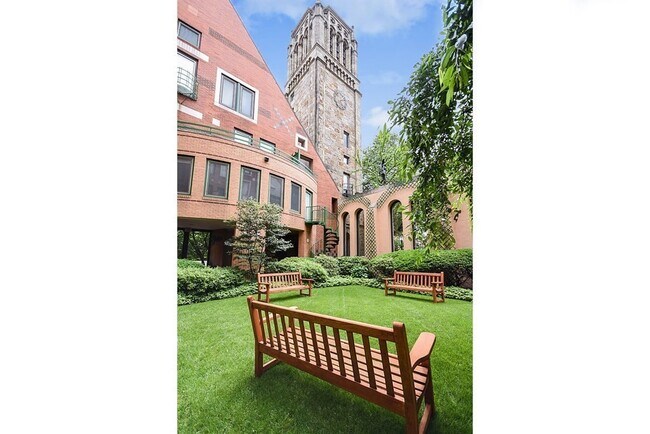 Building Photo - 492 Beacon St