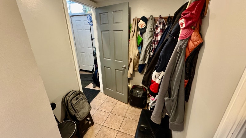 Building Photo - 1360 W Evergreen Ave