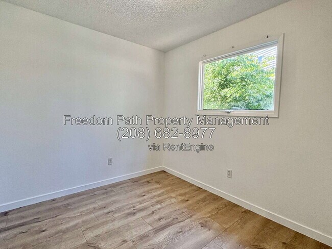 Building Photo - 2755 Fairway Dr