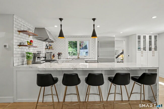 Building Photo - 8 Kirock Pl