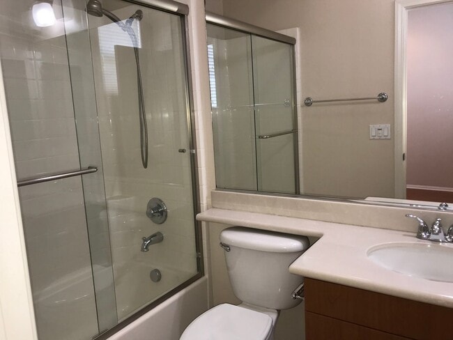 Building Photo - Located in the very popular northwest area...