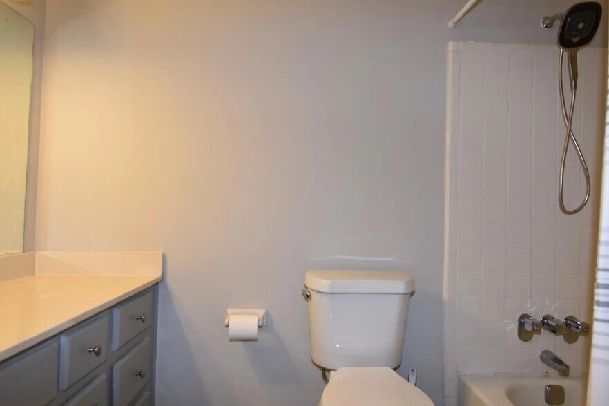 Bathhroom-2 - 302 Lenox Way NE