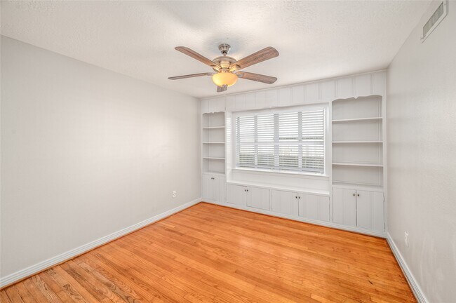 Building Photo - 3107 Prescott St