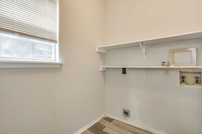 Building Photo - Great Large 4 Bedroom, 2.5 Bath Home Ready for New Tenants- Crowley ISD- 76123