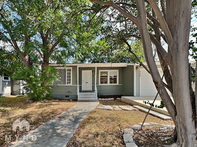 Primary Photo - 206 Babcock Rd