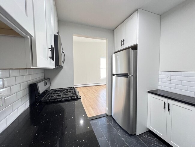 Building Photo - 48 Bright St