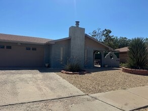 Building Photo - 836 Agate Rd