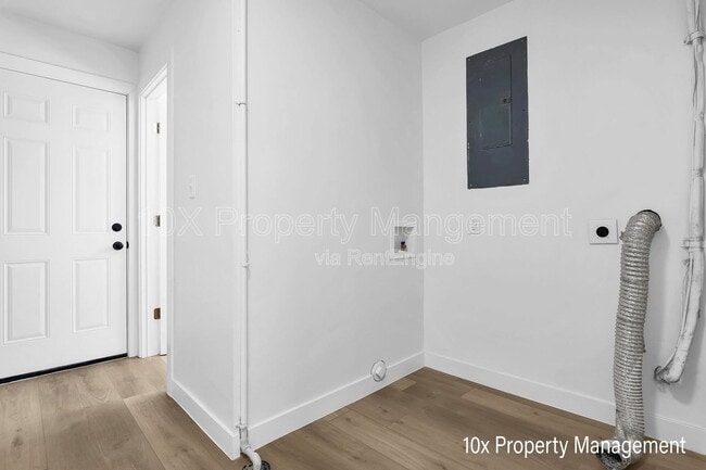 Building Photo - 4403 Paxton Dr S