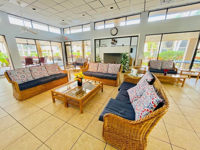 Building Photo - 2297 SW 15th St