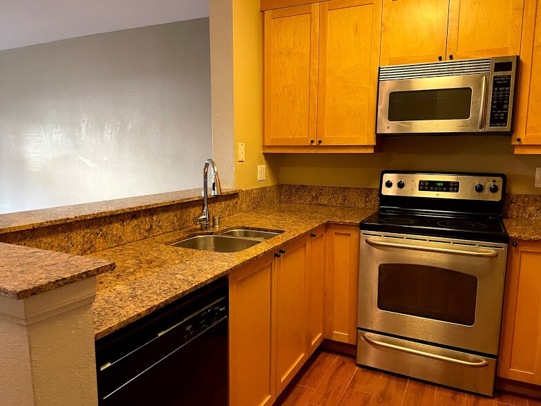 Building Photo - 3520 Lebon Dr