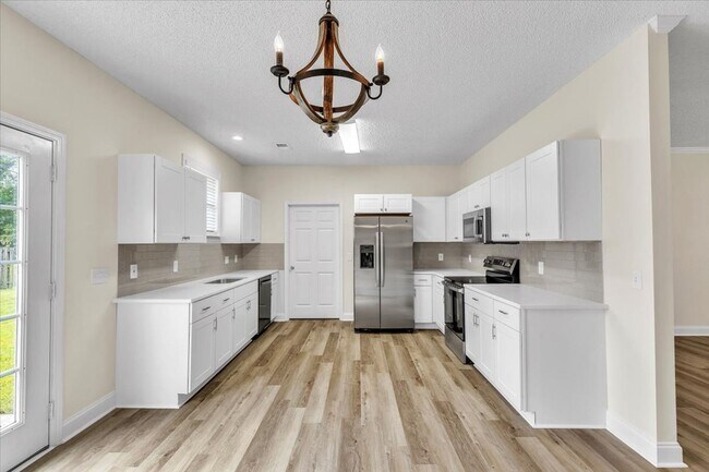 Building Photo - 3 Bed/2 Bath Home within Walking Distance to Richmond Hill Schools