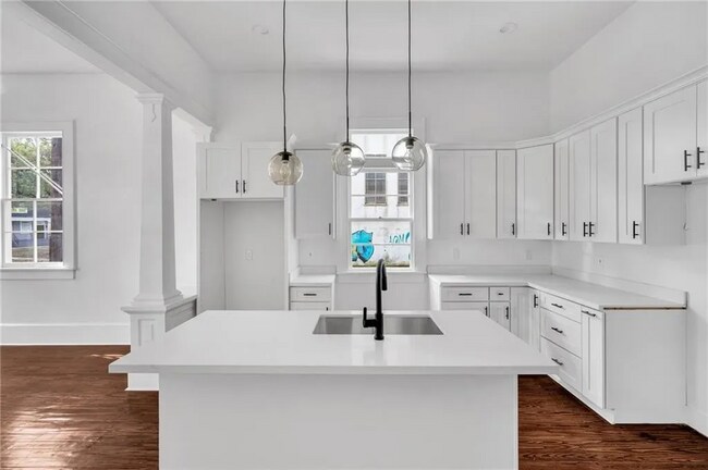 Building Photo - 1800 Franklin Ave