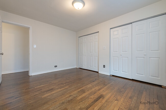 Building Photo - 2041 W Jarvis Ave