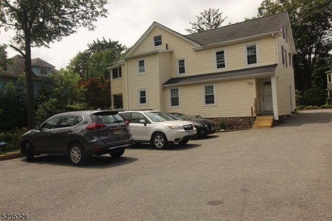 Building Photo - 28 White Meadow Ave