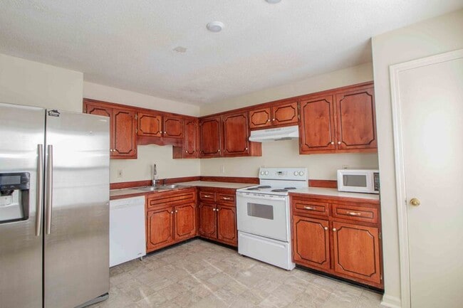 Building Photo - 2004 Tynewood Dr