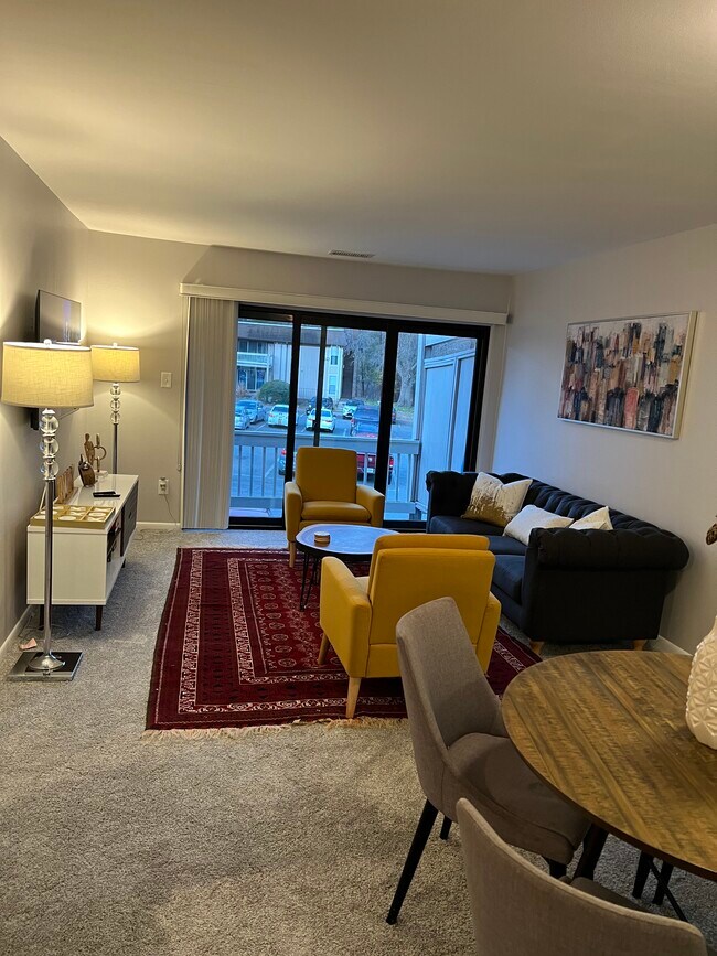 Building Photo - 5803 Royal Ridge Dr