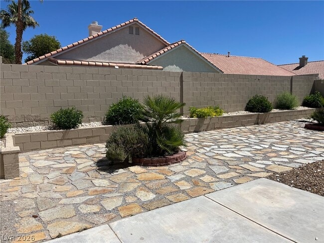 Building Photo - 1316 Royal Creek
