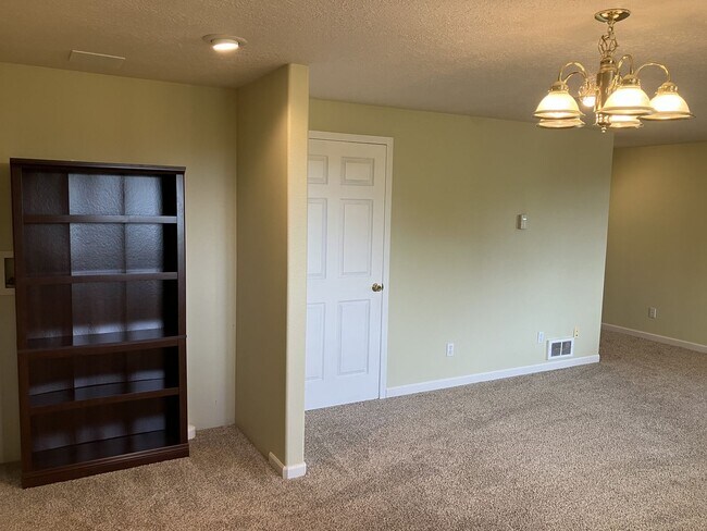 Building Photo - 3096 Deering Dr NW