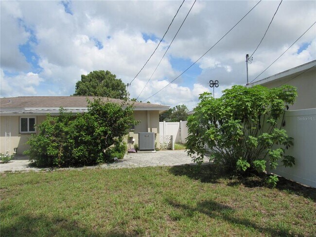 Building Photo - 2067 Timber Ln