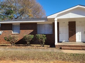 Building Photo - 2 bedroom 1 bathroom