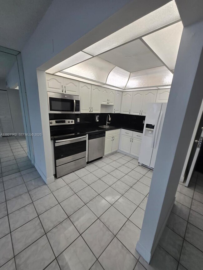 Building Photo - 13499 Biscayne Blvd