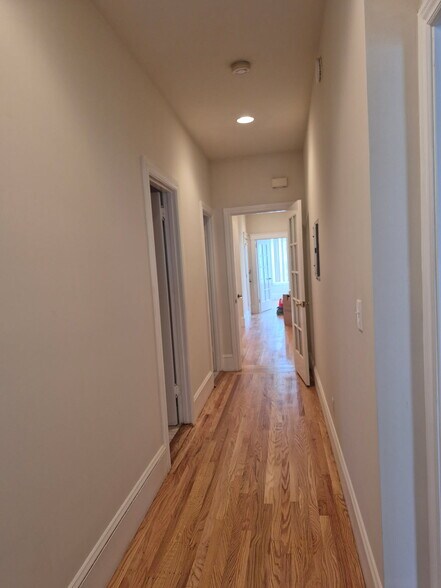 Building Photo - 1370 20th Ave