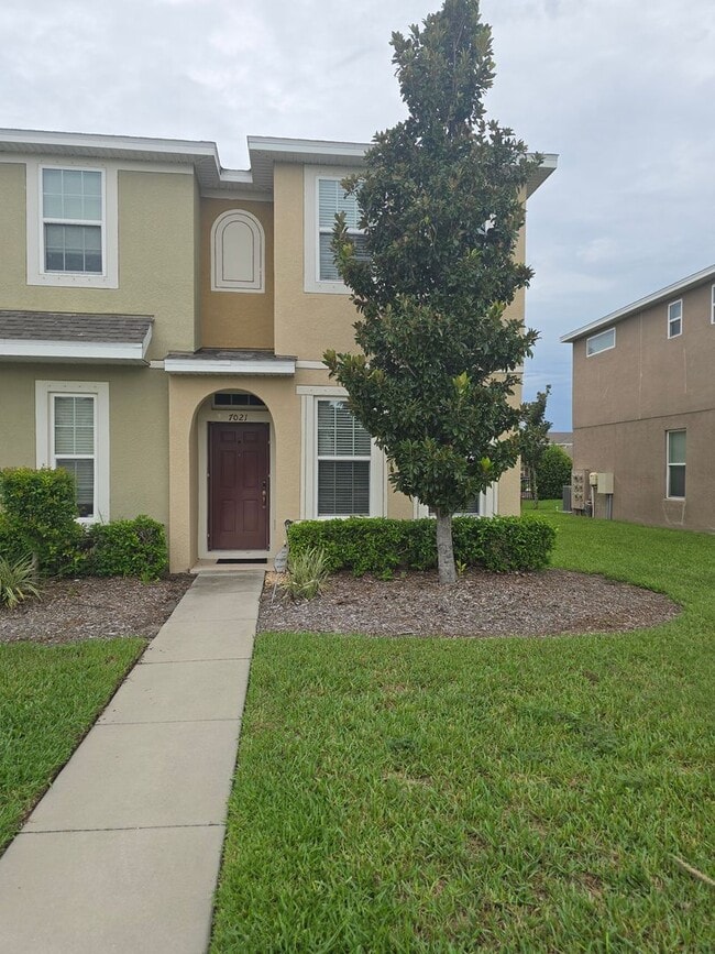 Building Photo - Beautiful 2/2.5 ***All included*** Interne...