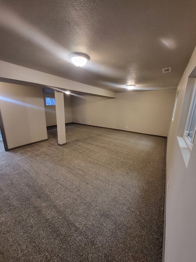 Building Photo - 17 Wheatridge Dr