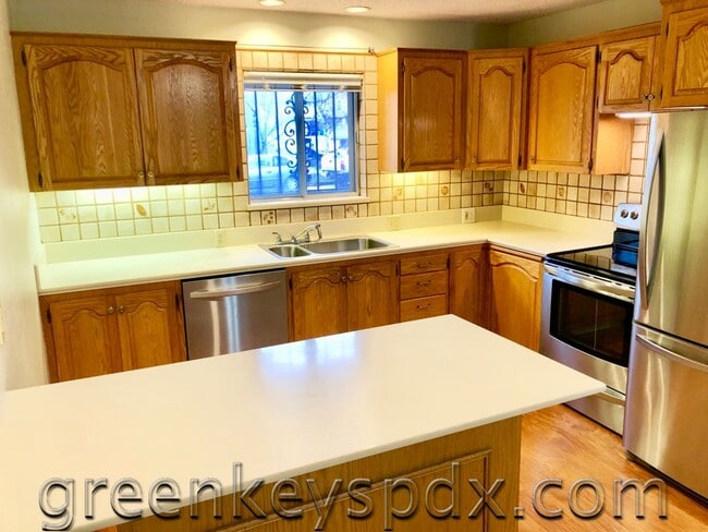 Building Photo - 3-Bedroom Unit on one level with a 1-car garage! Rent includes water-sewer and garbage!