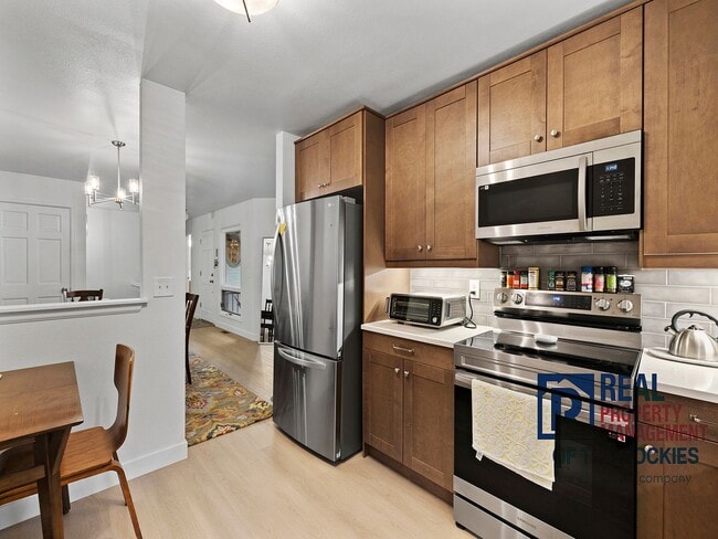 Building Photo - 3 Bed 3 Bath Updated Townhouse in Fort Collins!