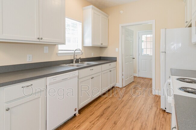 Building Photo - 14 Oakleigh Dr