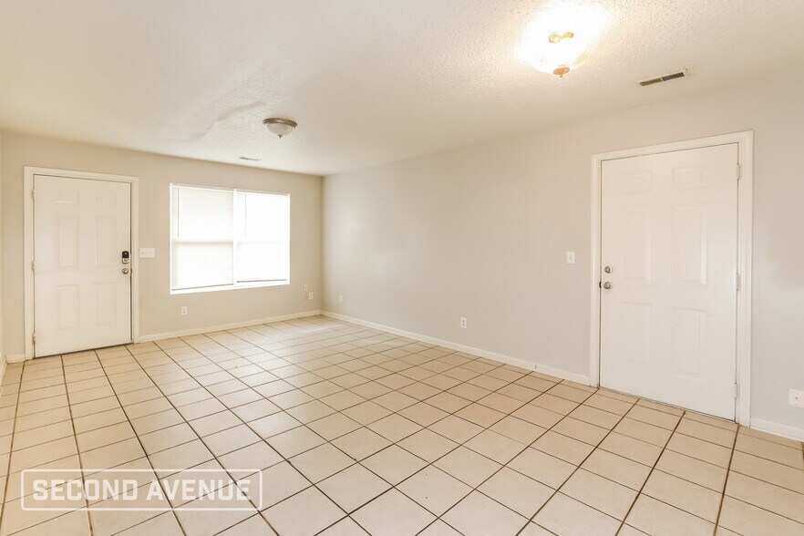 Building Photo - 2833 Kensington Ave