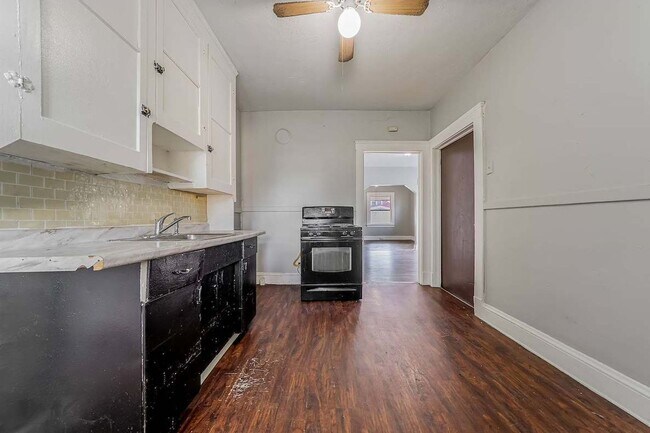 Building Photo - 3484 W 58th St