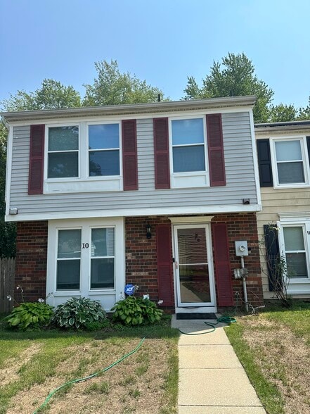 Building Photo - 10 Victoria Manor Ct
