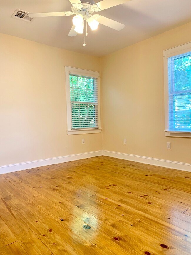 Building Photo - 9540 Stroelitz St