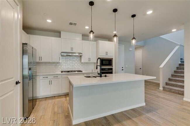 Building Photo - BEAUTIFUL 4 BEDROOM PROPERTY IN GATED COMMUNITY!