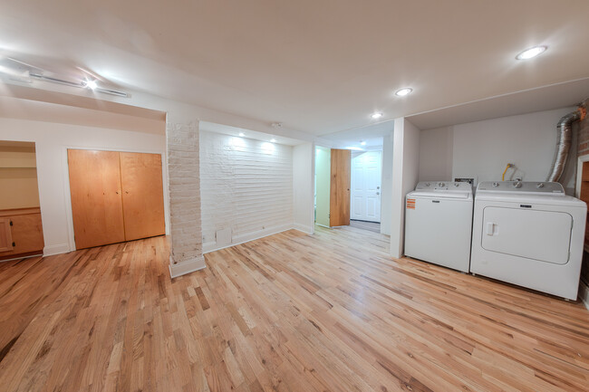 Building Photo - 1648 W Cullerton St