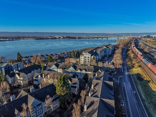 Building Photo - Townhome-Style Condo at Columbia Shores - 3 Bedroom
